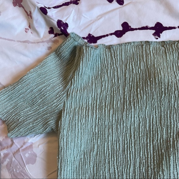 H&M Off the shoulder top in XS. BNWOT - Picture 2 of 4